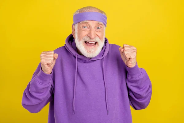 Photo Aged Cheerful Man Celebrate Victory Fists Hands Win Lottery — Stock Photo, Image