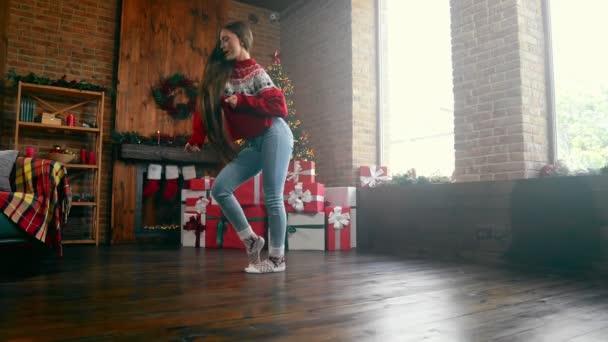 Langsom bevægelse optagelser sindssyg super stjerne ydeevne dame dans have det sjovt – Stock-video