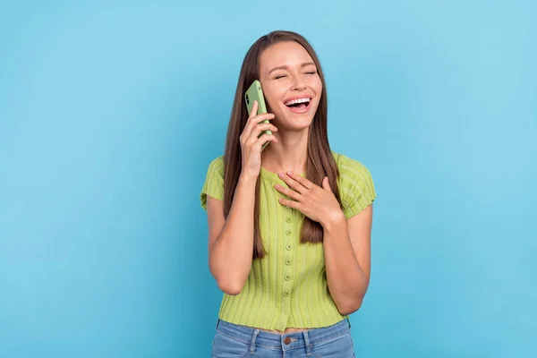 Foto Van Vrolijke Gelukkig Vrij Mooie Jonge Vrouw Talk Telefoon — Stockfoto