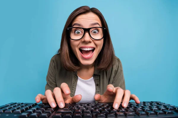 Photo of shocked manager lady use web camera text message software development isolated over blue color background — Foto Stock