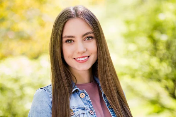 Photo of young attractive pretty girl happy positive toothy smile weekend walk park outdoors summertime — Stock Photo, Image