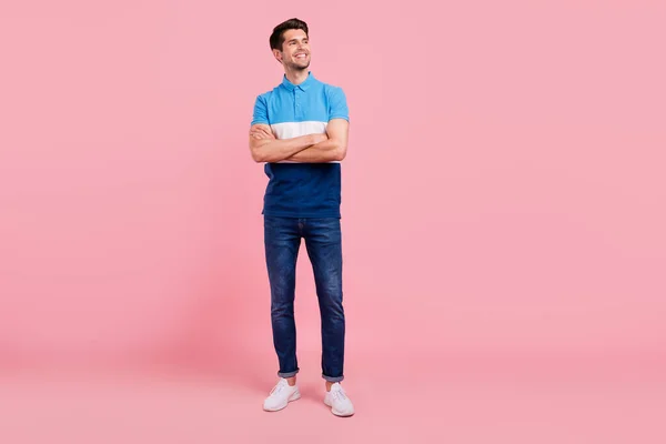 Full length photo of nice brunet millennial guy stand look empty space wear polo jeans sneakers isolated on pink background — Stock Photo, Image