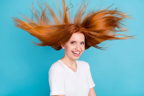 Foto de jovem atraente menina feliz sorriso positivo ar mosca vento sopro beleza spa terapia gisolated sobre azul cor fundo — Fotografia de Stock
