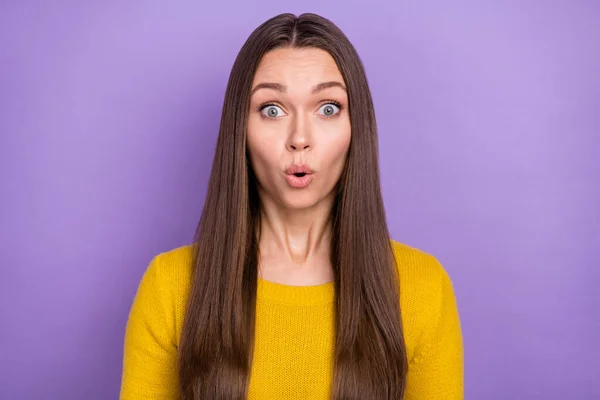 Photo of young pretty astonished girl face reaction fake rumor isolated over violet color background — Stock Photo, Image