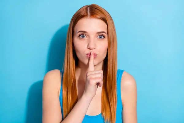 Photo portrait red haired woman wearing casual outfit keeping secret isolated pastel blue color background — Stock Photo, Image