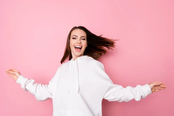 Foto de joven alegre chica feliz sonrisa positiva excitado desgaste sudadera con capucha aislado sobre fondo de color rosa —  Fotos de Stock
