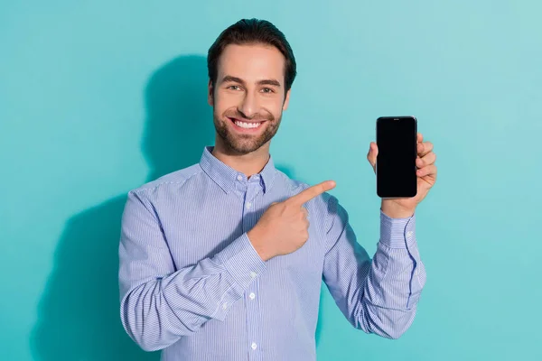 Photo of professional salesman direct finger profitable start-up app wear violet shirt isolated teal color background — 图库照片