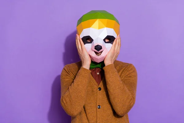 Foto av ung man armar touch ovanlig ansikte mask halloween händelse röd panda isolerad över violett färg bakgrund — Stockfoto