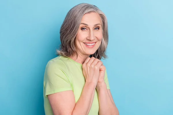 Photo of charming happy cheerful old woman good mood smile isolated on pastel blue color background — Foto Stock