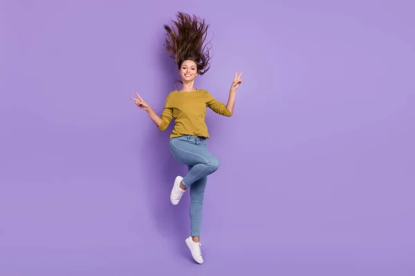 Full body photo of cheerful active person two hands make v-sign isolated on purple color background — Stock Photo, Image