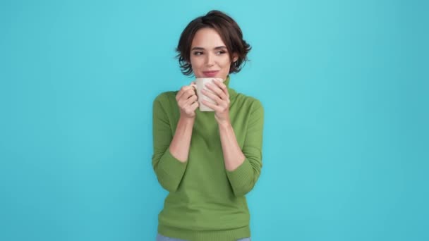 Positive lady hold cappuccino isolated sky light color background — Video Stock