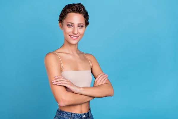 Photo of shiny confident young lady wear beige top smiling arms crossed empty space isolated blue color background — Stock Photo, Image