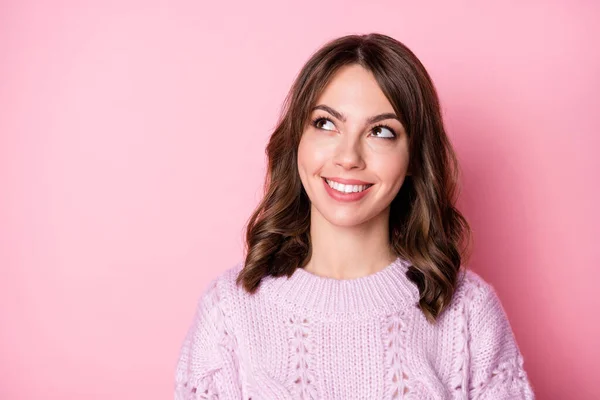 Close-up portrait of attractive cheerful creative wavy-haired girl creating new solution copy space isolated over pink pastel color background — Stockfoto