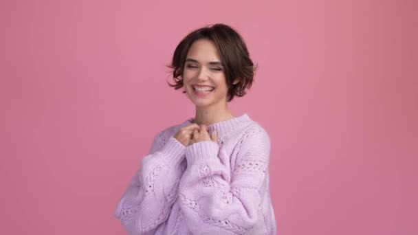 Candid friendly lady enjoy fresh outfit isolated pastel color background — Vídeo de Stock