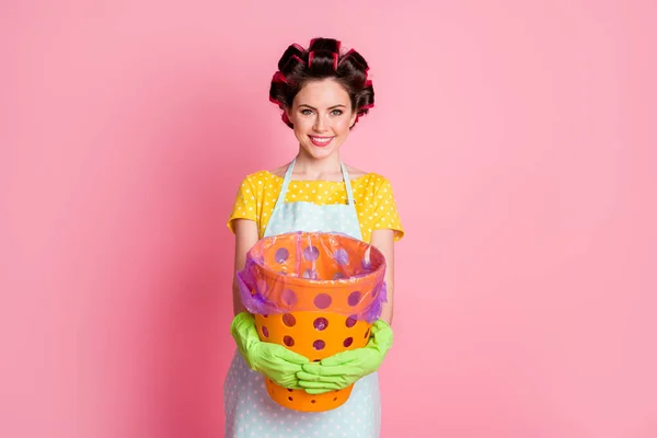 Portrait of pretty cheerful maid homemaker holding in hands trash bin throwing wastes resources isolated on pink color background — Stock Photo, Image