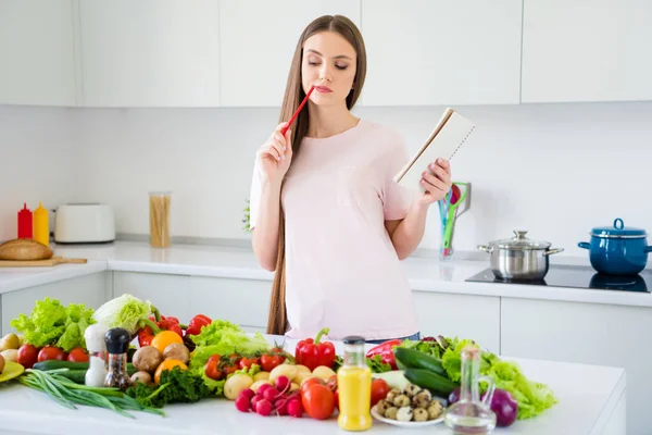 Photo portrait young woman writing notes in blocknote cooking salad — Stockfoto