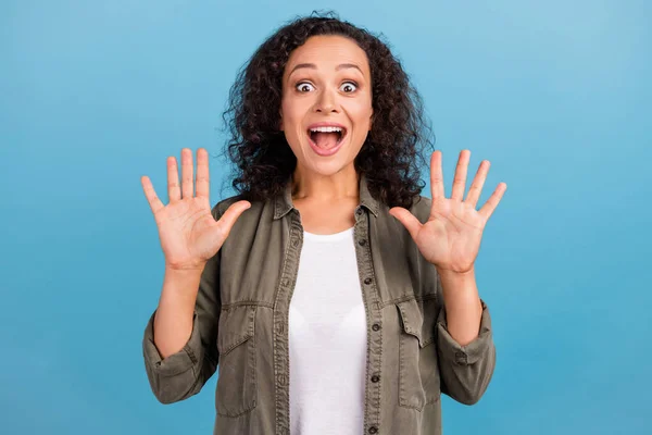 Portrait of attractive amazed cheerful wavy-haired girl great news reaction isolated over bright blue color background — Stockfoto