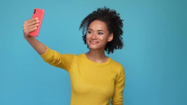 Lady influencer make selfie gadget v-sign isolated blue color background — Stockvideo