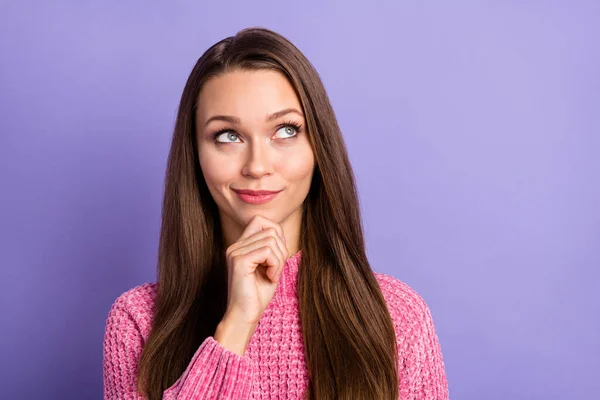 Foto Jovens Pensativo Mente Bonita Menina Olhar Copyspace Pensamento Sorridente — Fotografia de Stock