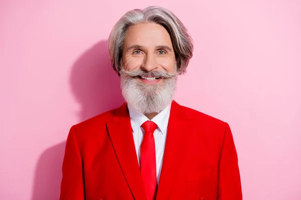 Photo of cheerful dandy aged person toothy beaming smile look camera isolated on pink color background — 图库照片
