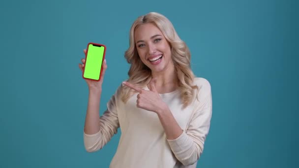 Stylish lady hold green screen device thumb up isolated blue color background — Vídeo de Stock
