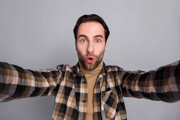 Photo of pretty impressed man wear plaid shirt big eyes recording self video isolated grey color background — Fotografia de Stock