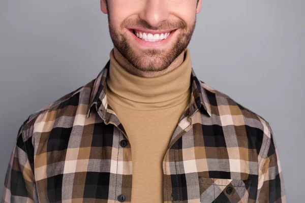Foto av glad positiv kille klädd rutig skjorta leende kinder kindben isolerad grå färg bakgrund — Stockfoto