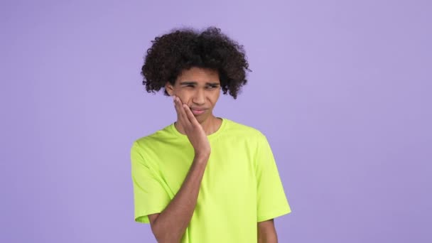 Κομψό μοντέρνο τύπος αφής μάγουλο ανάγκη οδοντίατρος απομονωμένο χρώμα λάμψη φόντο — Αρχείο Βίντεο