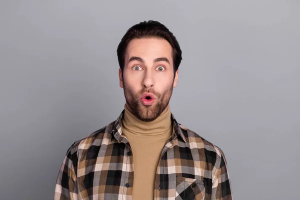 Photo of charming shocked guy dressed checkered shirt big eyes isolated grey color background — Fotografia de Stock
