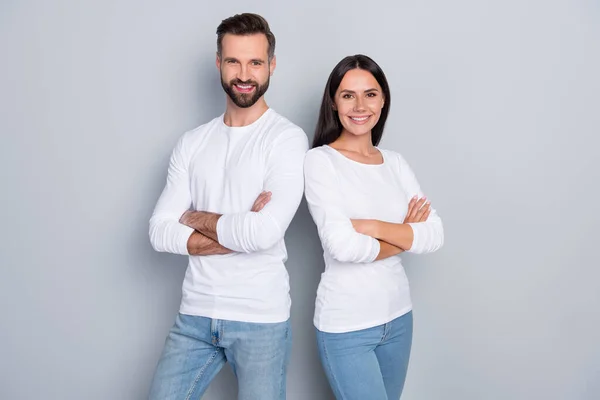 Foto Hermano Hermana Bonita Con Confianza Usar Camisas Blancas Brazos — Foto de Stock