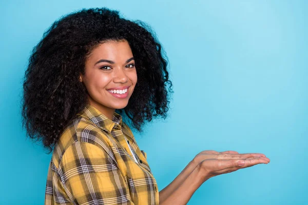 Profil Foto Positiva Dam Händer Presentera Tomt Utrymme Försäljning Bära — Stockfoto