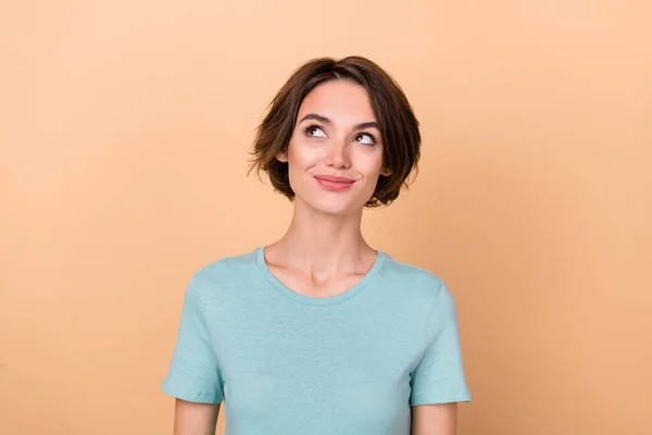 Foto Mujer Joven Atractiva Maravilla Sueño Mirada Espacio Vacío Plan — Foto de Stock