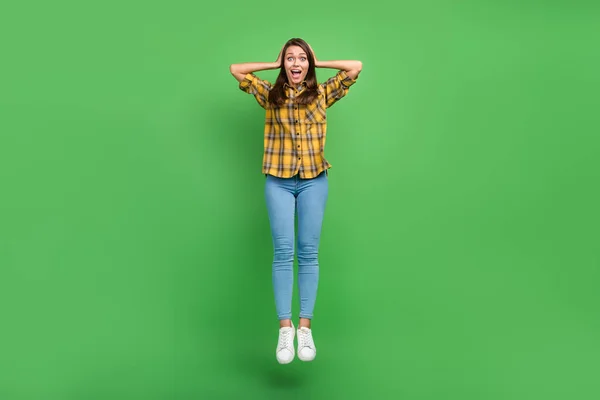 Full body portrait of astonished impressed girl arms on head open mouth isolated on green color background — Stock Photo, Image