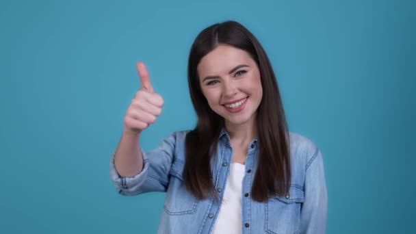 Lady make thumb-up symbol shopping sale isolated blue color background — Video Stock