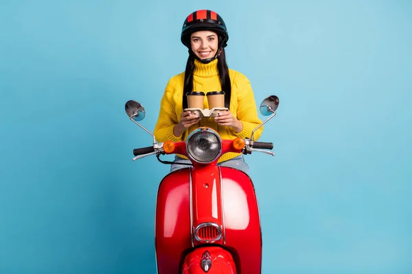 Foto Portret Van Vrouwelijke Bestuurder Rijden Rode Fiets Met Twee — Stockfoto