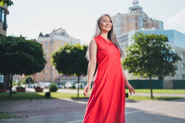 Photo of mature attractive asian woman happy positive smile walk city center trip vacation summer outdoors — Φωτογραφία Αρχείου
