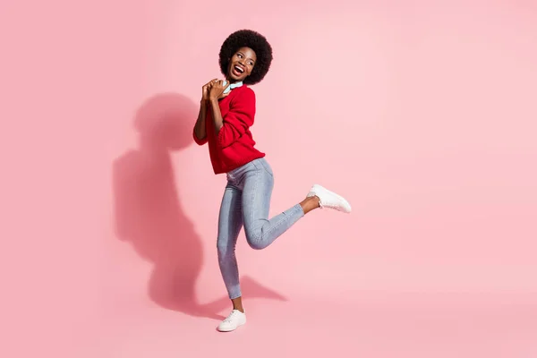 Full length body size view of attractive cheerful girl dancing having fun listening pop hit isolated over pink pastel color background — Fotografia de Stock