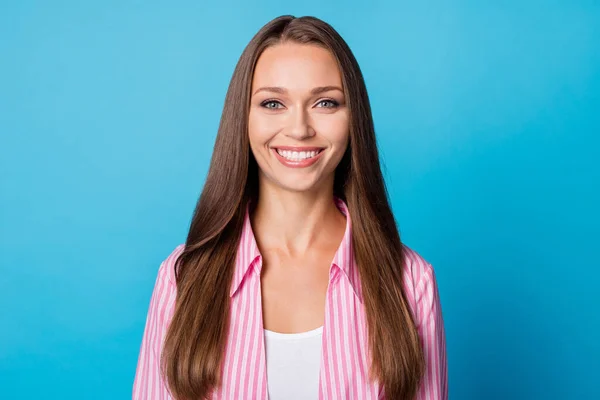 Portrait of optimistic brunette lady wear pink shirt isolated on vivid blue color background — Stock fotografie