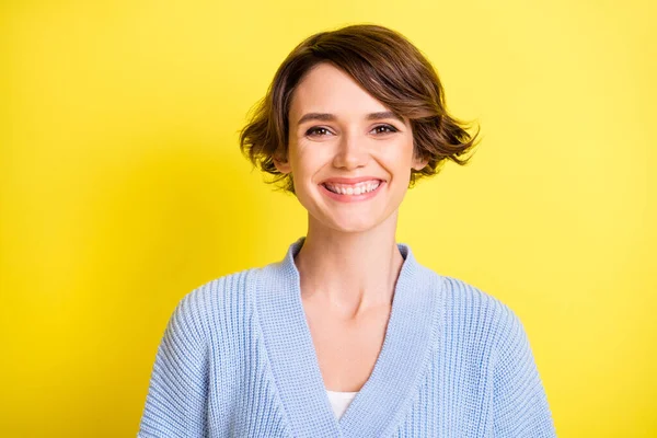 Photo of young cheerful attractive girl happy positive toothy smile isolated over yellow color background — kuvapankkivalokuva