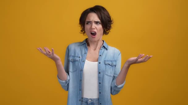 Rage lady confused bad novelty crisis isolated vivid color background — Stock Video