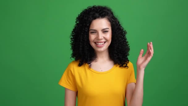 Cheerful lady like hairstylist therapy isolated bright color background — Stock Video