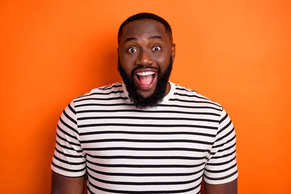 Photo of young crazy african man excited information discount reaction isolated over orange color background — Stock Photo, Image