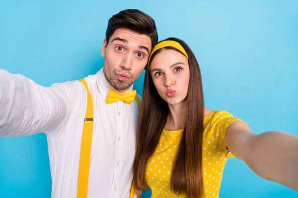 Retrato de bonito cara atraente senhora tomar selfie beijo lábios isolado no azul cor fundo — Fotografia de Stock