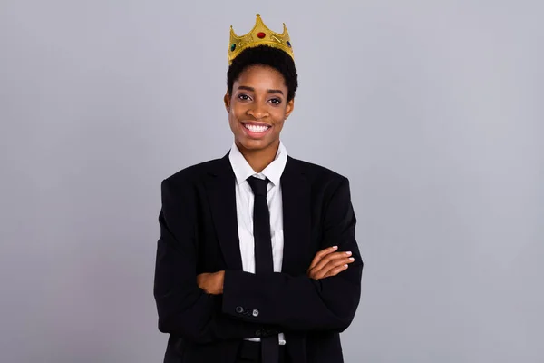 Photo of young confident man woman folded hands king queen gender tolerance isolated over grey color background — Stock Photo, Image