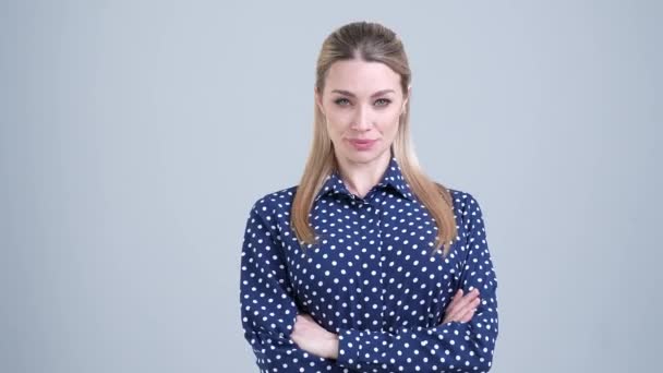 Lady broker cruz manos egoísta mejor trabajador aislado blanco color fondo — Vídeo de stock