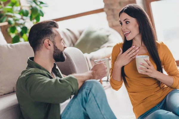 Portrait of attractive adorable cheerful couple communicating spending day holiday enjoying at home house flat indoors — Stock Photo, Image
