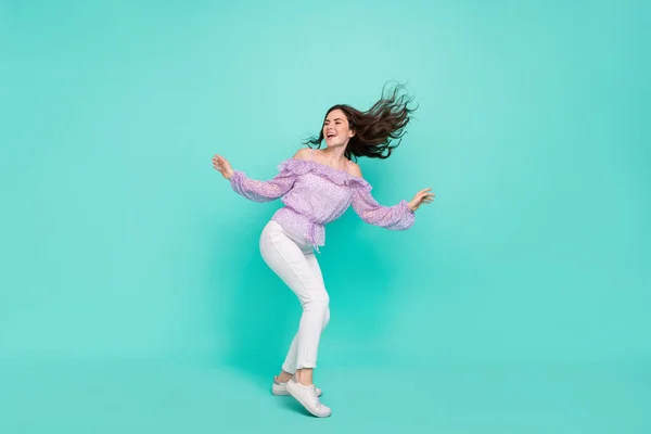 Full längd kroppsstorlek bild av attraktiva glada drömmande flicka dans har kul isolerad över klarblå färg bakgrund — Stockfoto