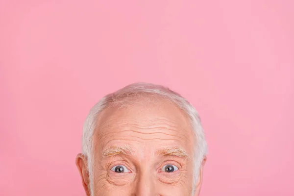 Cropped photo of elder white hairdo man see isolated on pink color background — Stock Photo, Image