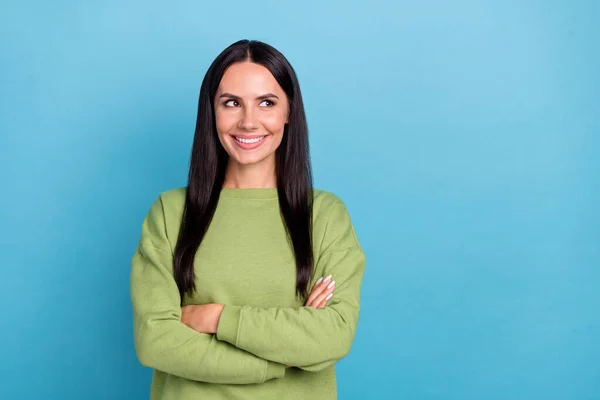 Foto van jonge aantrekkelijke succesvolle zakenvrouw denken nieuwe baan strategie ideeën geïsoleerd op blauwe kleur achtergrond — Stockfoto