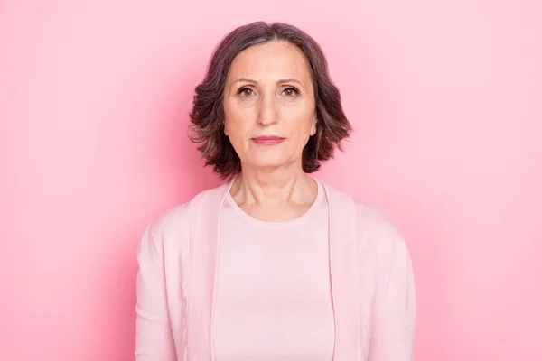 Portrait of stunning mature skilled businesswoman professional worker isolated on pink color background — ストック写真